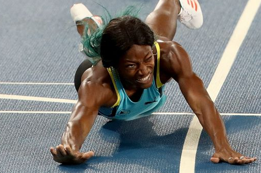  Miller of the Bahamas dives over the finish line  to win the Gold medal in the women's 400m Final