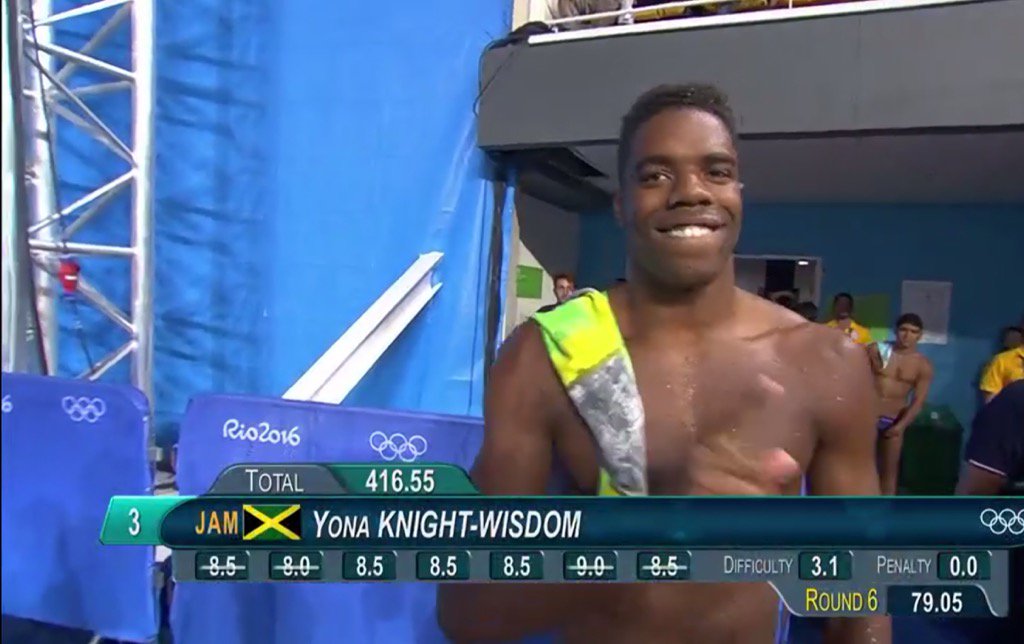 Yona Knight-Wisdom in diving action