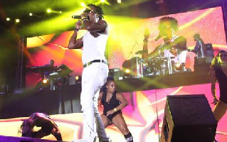 Reggae Sumfest Captivates with Thrilling Dancehall and Reggae Performances from Award-Winning Jamaican Artistes  MONTEGO BAY, Jamaica – The 24th staging of Jamaica’s Reggae Sumfest delivered electrifying performances by award-winning dancehall and reggae artistes during the music festival at Catherine Hall in Montego Bay from July 17-23.  Sponsored by the Jamaica Tourist Board (JTB), this year’s Reggae Sumfest highlighted Jamaican local and international artistes including Beenie Man, Popcaan, Spice, I-Octane, Tarrus Riley, Christopher Martin, Barrington Levy, Sanchez, Busy Signal, and more.  Beenie Man, King of the Dancehall, electrifies the audience as the closing act on Dancehall Night at Reggae Sumfest on July 22.